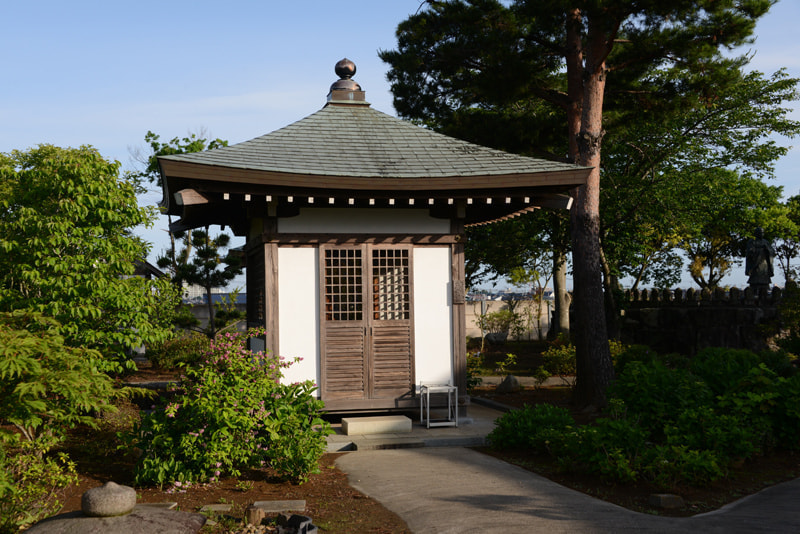 薬師堂全景