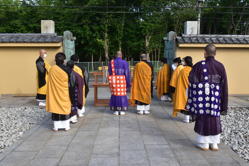 盂蘭盆中日法会の様子