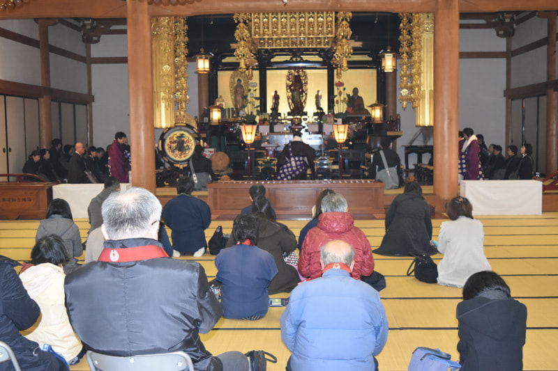 千巻経と法座に参列される同行